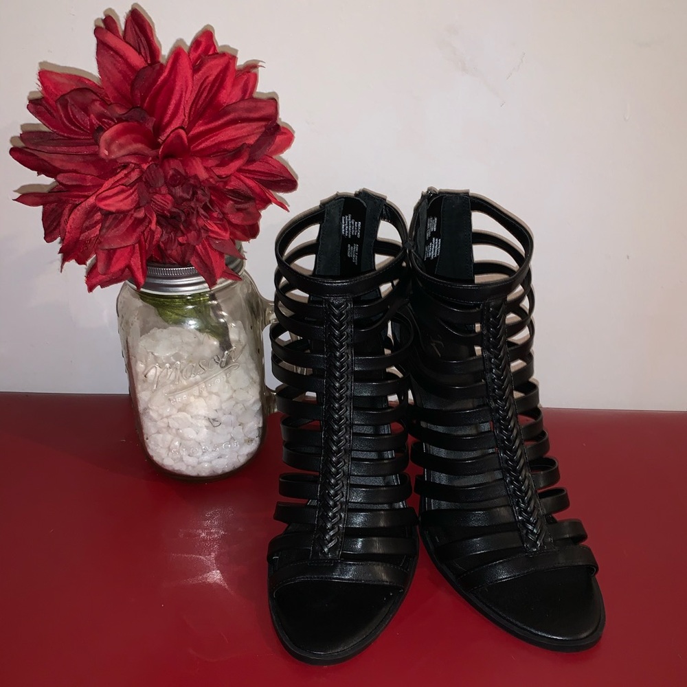 Vera Wang Size 9.5 Heels